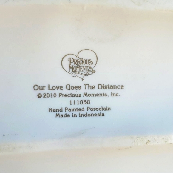 Precious Moments "Our Love Goes the Distance" - Picture 6 of 9